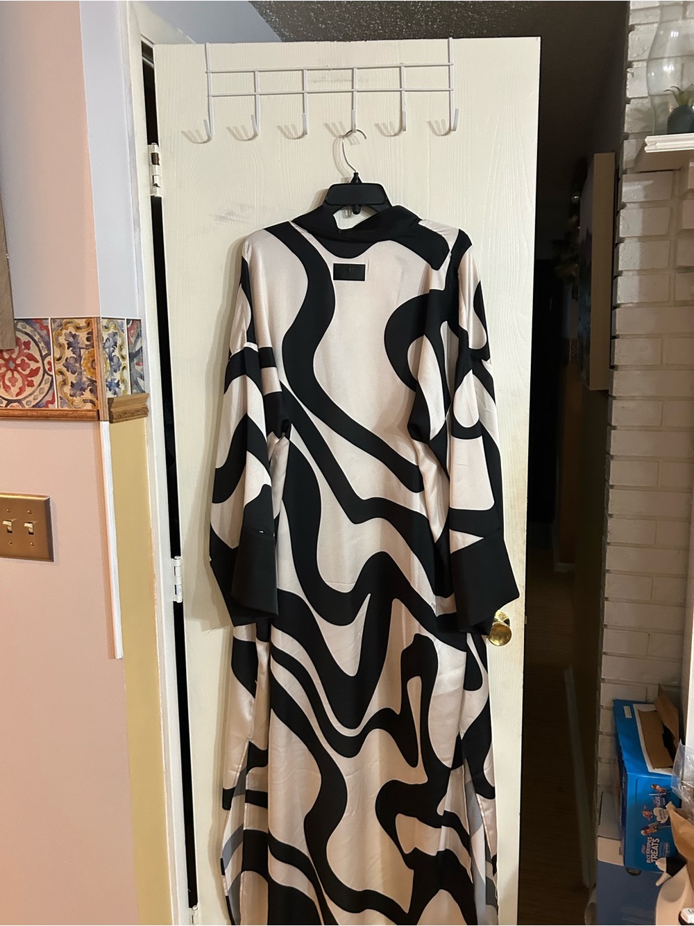 Ada & Edith Black & Cream Long Printed Robe Kimono - Picture 9 of 9